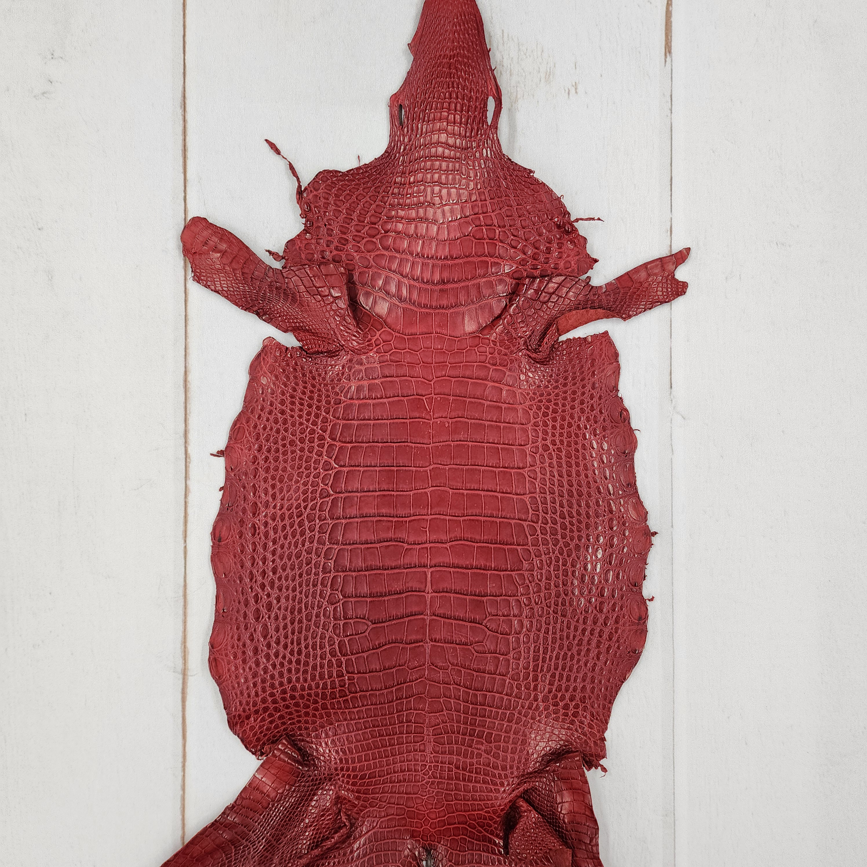 ワニ革 クレイフィニッシュ  デンスレッド　No.C008705