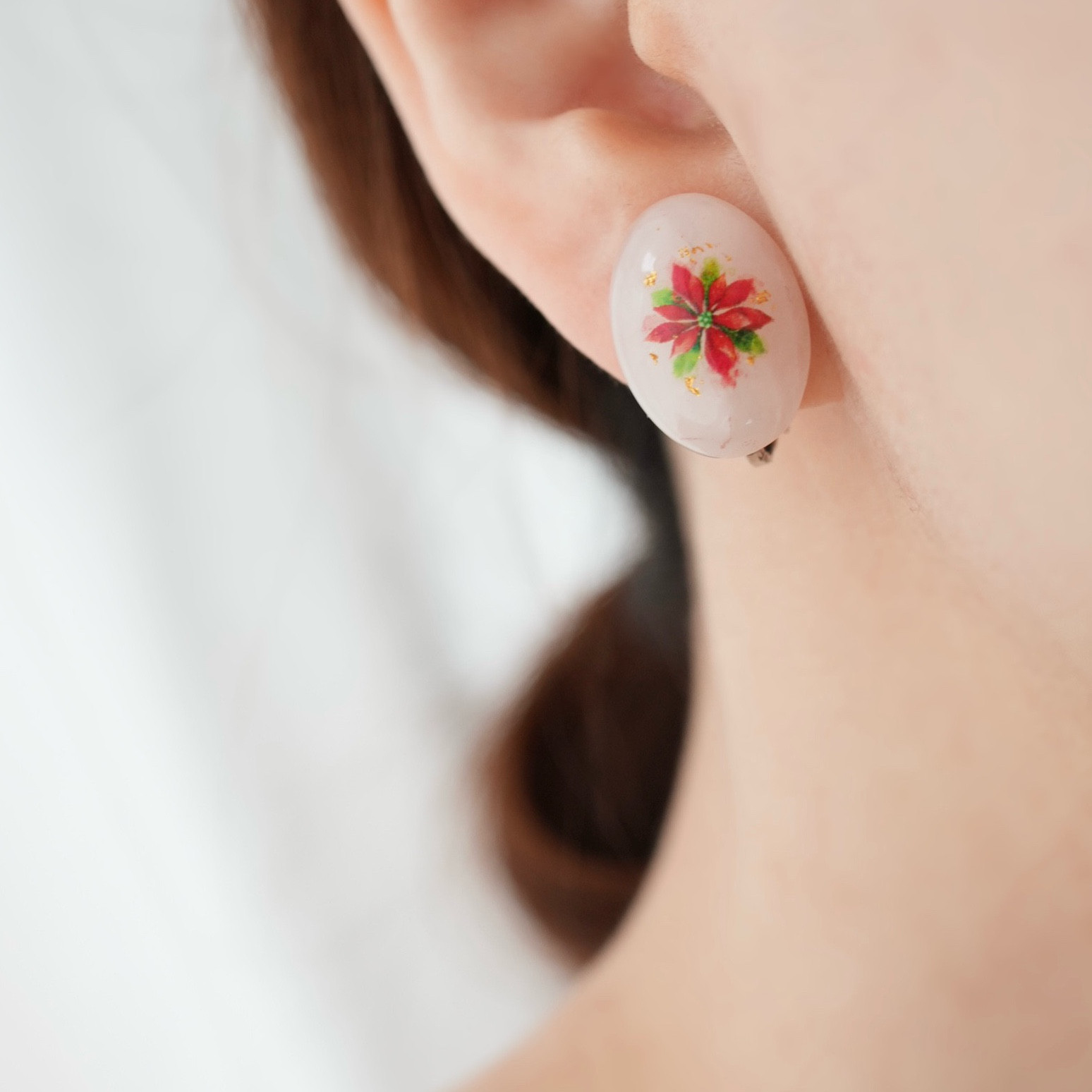 【特集掲載】 天然石ローズクォーツとポインセチア、金箔のイヤリング　ピアス　金沢箔一　24k