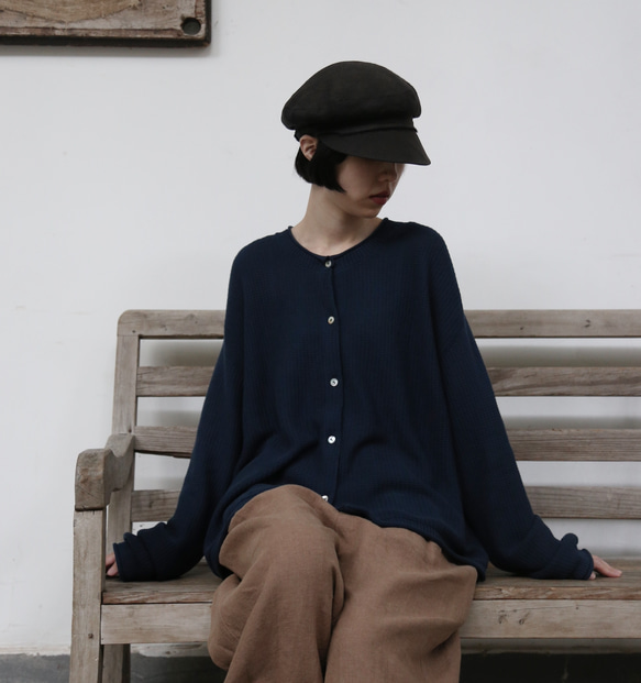 季節の移り変わりに寄り添う　コットン100％カーディガン　ニット　紺色 250917-2 6枚目の画像