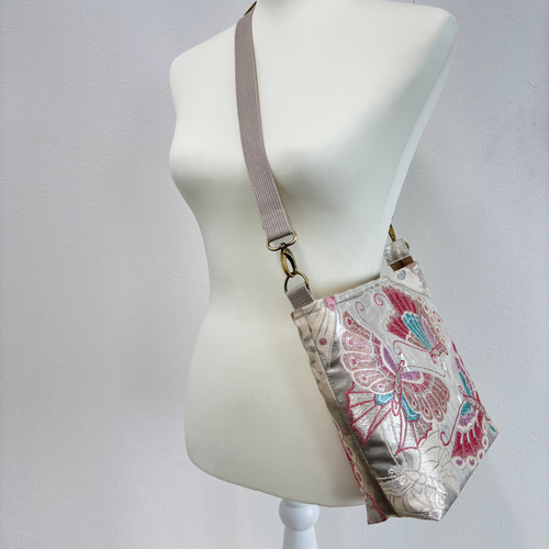 袋帯 帯リメイクバッグ ショルダーバッグ 蝶々プラチナ 帯