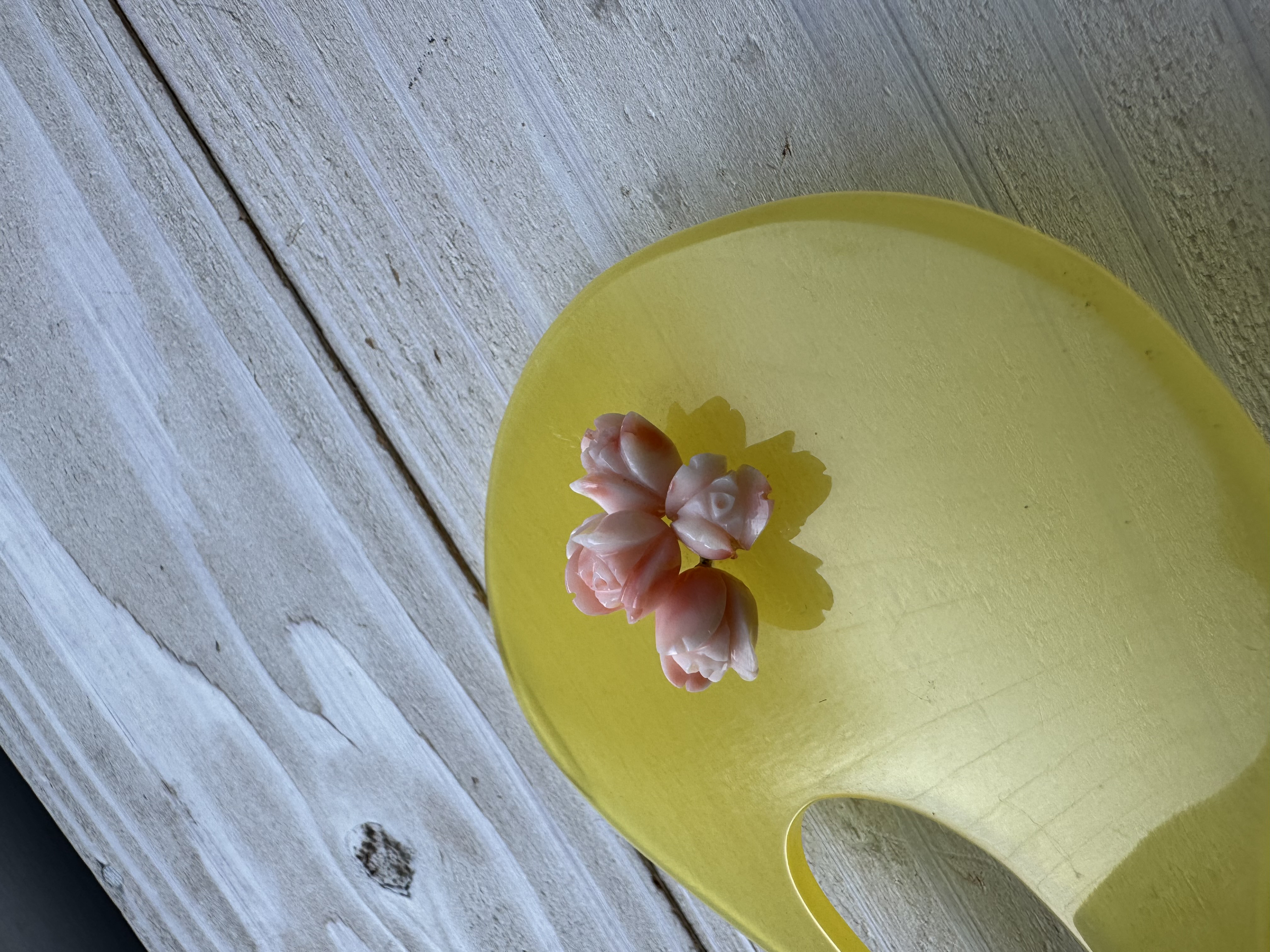 【送料無料】アウトレット処分品　宝石珊瑚　花彫刻5個付かんざし　飴色