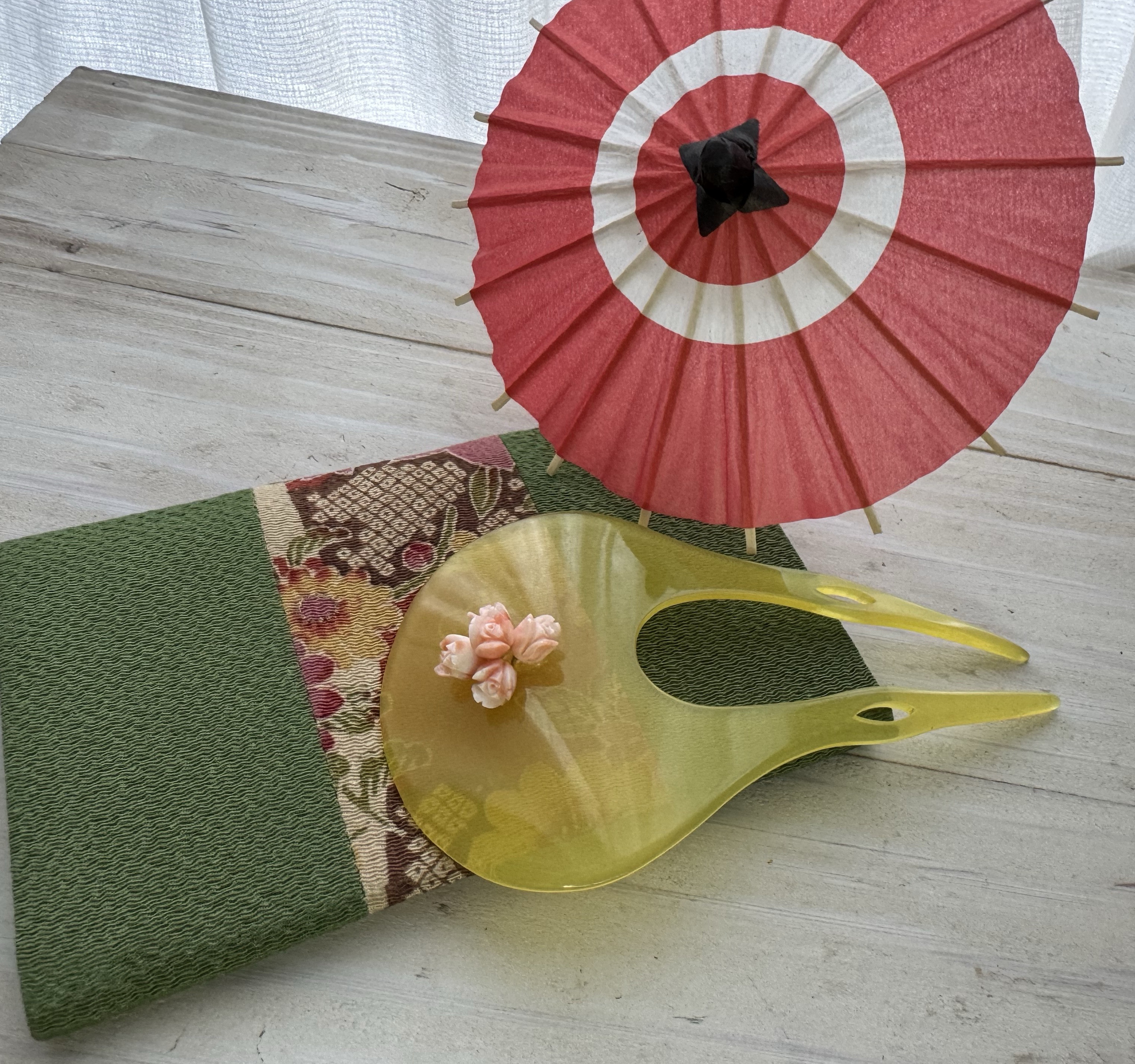 【送料無料】アウトレット処分品　宝石珊瑚　花彫刻5個付かんざし　飴色