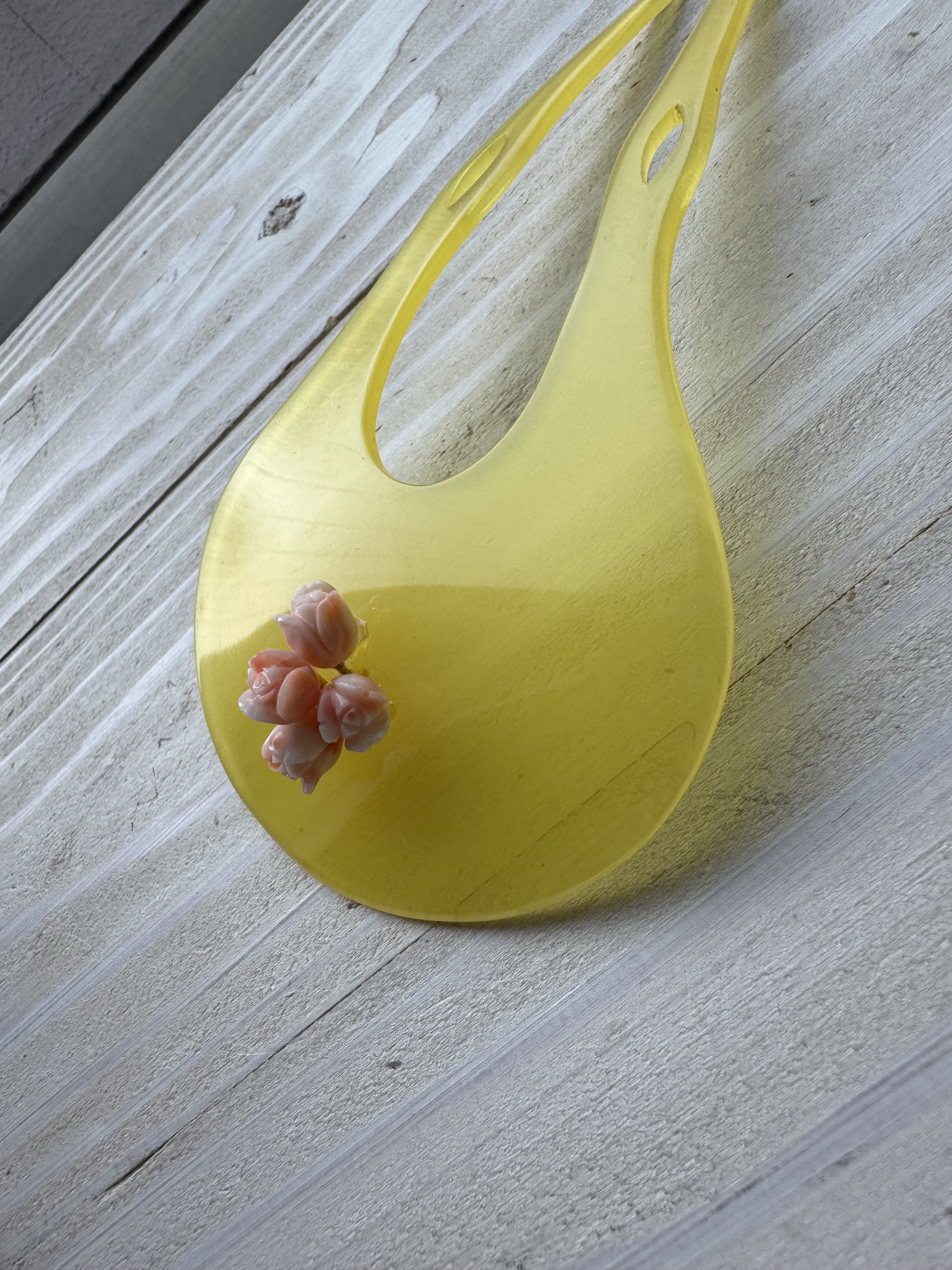 【送料無料】アウトレット処分品　宝石珊瑚　花彫刻5個付かんざし　飴色