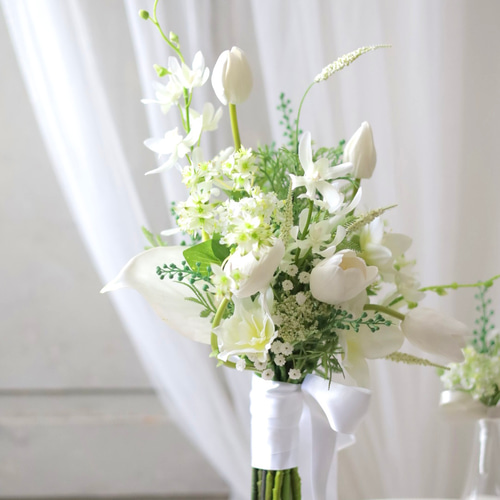 【結婚式使用】カラーのブーケ＆ブートニア＆花瓶付きセット／上品ホワイト・花びし購入・高品質リボン使用 カラーブーケ ブートニア付き ウエディング 結婚式 ウエディング 造花