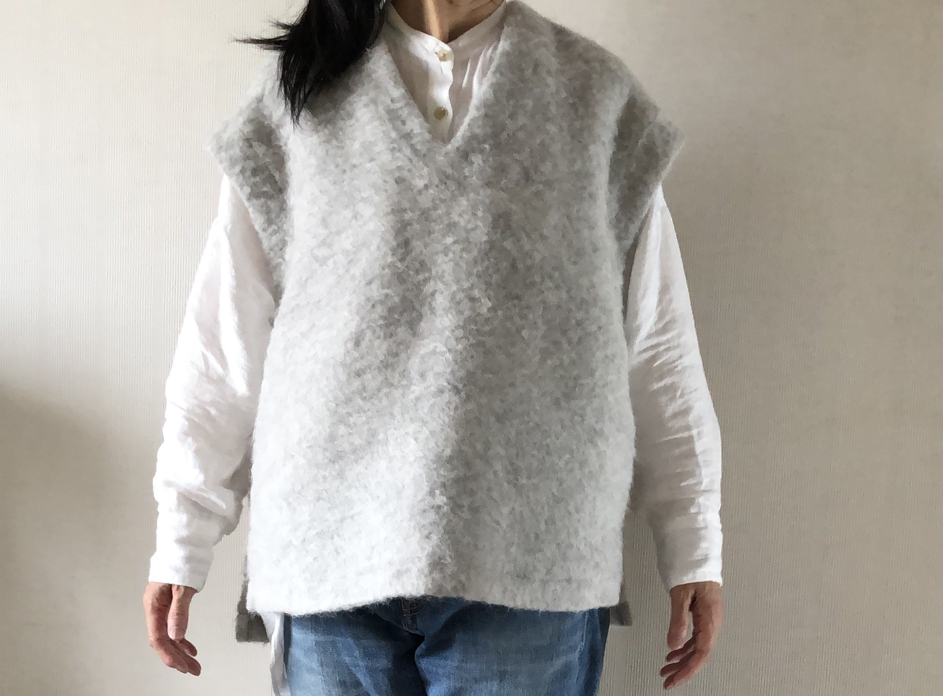 モフモフ　アルパカとウールの暖かい Ｖネックベスト