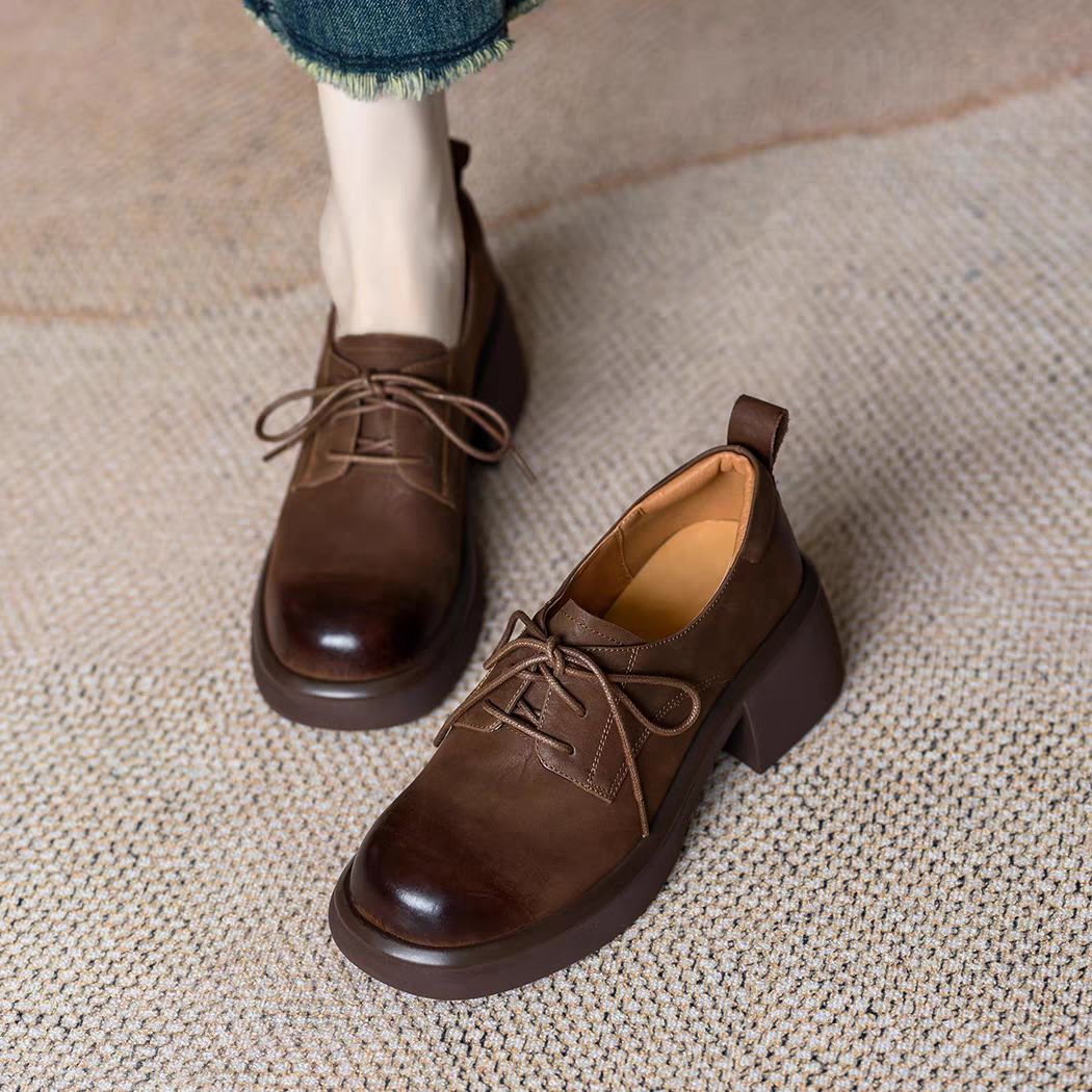 レースアップシューズの一番の魅力は、シーズンに関係なく履けるところです。ドレスシューズ オックスフォードシューズ 革靴