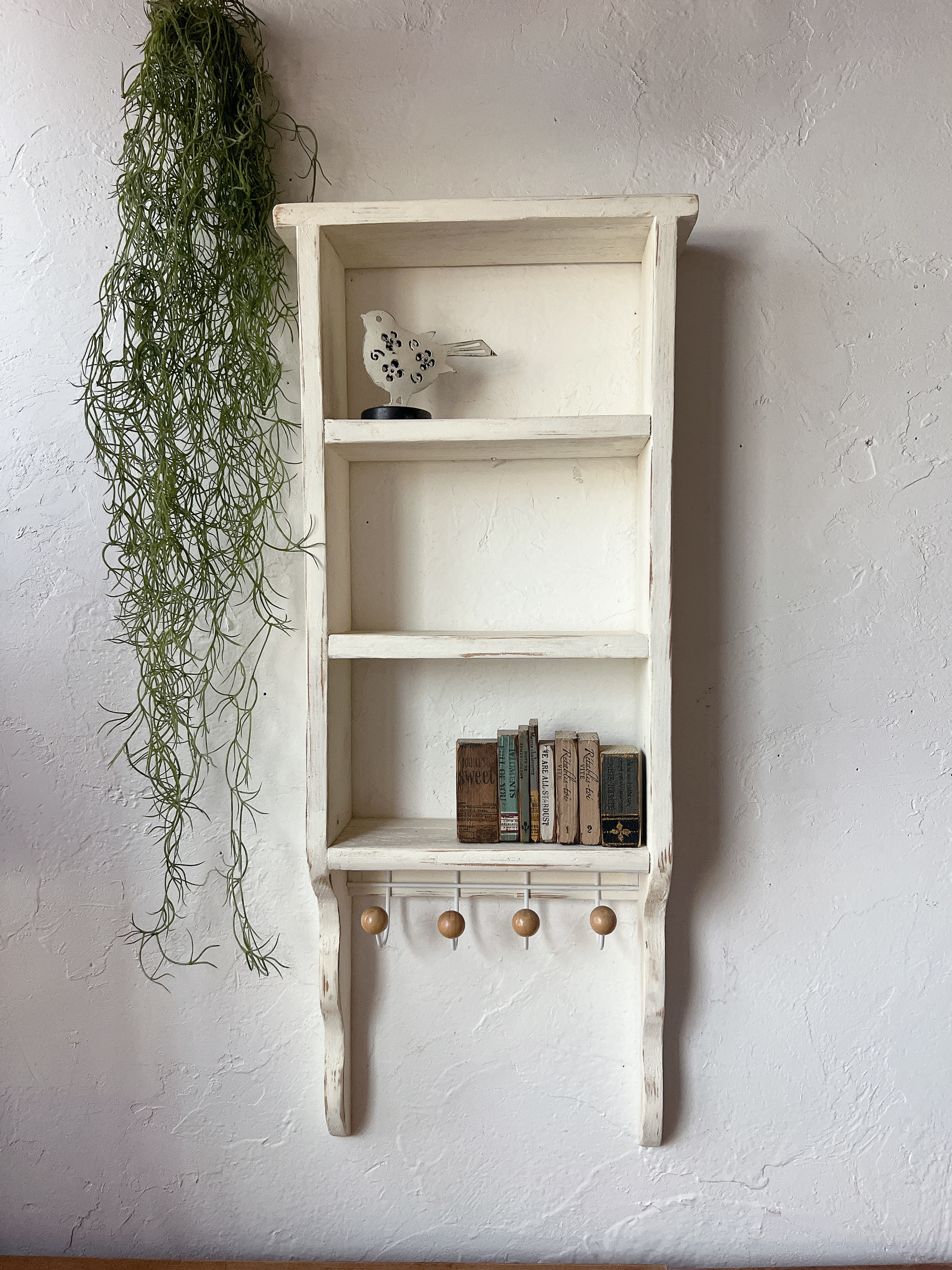 縦長シェルフ ホワイトインテリア アンティーク風 シャビーシック