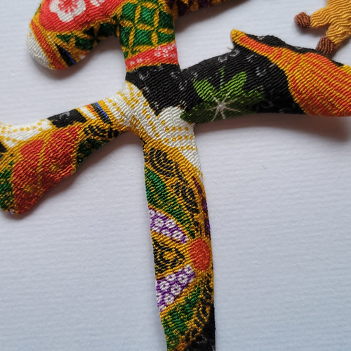 ちりめん細工 2026年干支「午年」押し絵(黒) ガーランド ちりーめん