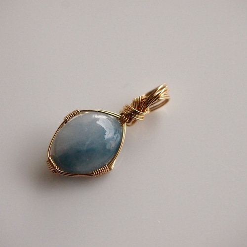 うるうるカボションカット糸魚川産コン沢青翡翠の女神巻き