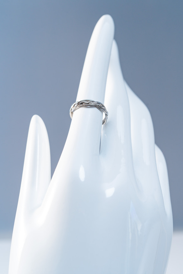 ≪初回限定10点限り»【波羅（はら）- Titanium Ring】 水と織りの調和を纏う、悟りと完成の象徴 ─ 7枚目の画像