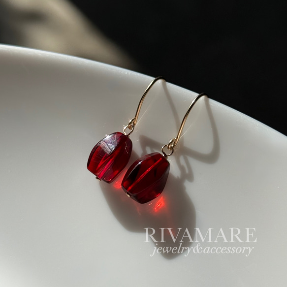 リトアニア伝統技法 草花色 バルト海産 天然琥珀 バルティックアンバー 奇跡のルビーレッド ピアス イヤリング変更可 2枚目の画像