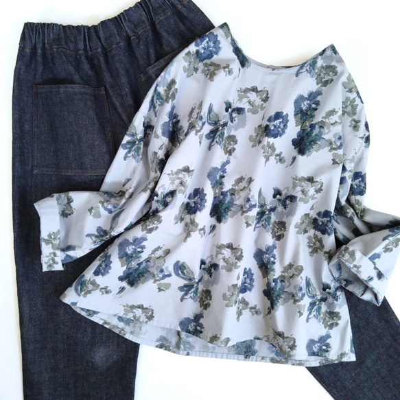 【Creema限定秋の福袋３!】再販！× 2  水彩タッチのボタニカル８分袖トップとデニムパンツの２点セット 1枚目の画像
