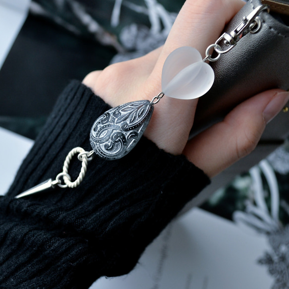 シックでかわいいストラップ　レトロで大人っぽい+ちょっぴり個性的！　鍵やスマホのワンポイント。バッグの中で目印に！ 5枚目の画像