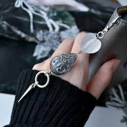 シックでかわいいストラップ　レトロで大人っぽい+ちょっぴり個性的！　鍵やスマホのワンポイント。バッグの中で目印に！ 4枚目の画像