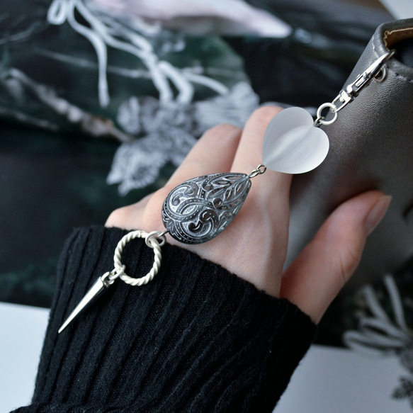 シックでかわいいストラップ　レトロで大人っぽい+ちょっぴり個性的！　鍵やスマホのワンポイント。バッグの中で目印に！ 4枚目の画像