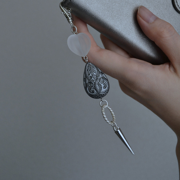 シックでかわいいストラップ　レトロで大人っぽい+ちょっぴり個性的！　鍵やスマホのワンポイント。バッグの中で目印に！ 7枚目の画像