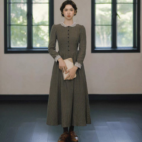 クラシカルなレース襟 綿100%長袖ロングワンピース ウエストリボン