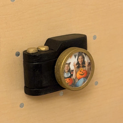 ハロウィン限定｜黒×ゴールドのカメラ型マグネットフォトフレーム｜冷蔵庫に貼れる小さな写真立て・ギフトに 3枚目の画像