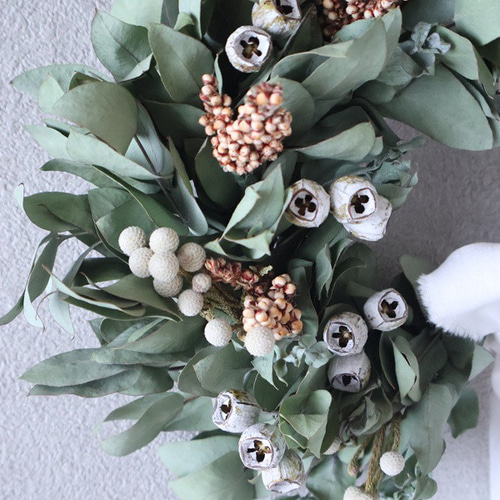 秋のユーカリと実物のドライフラワーリース ドライフラワー I Bee