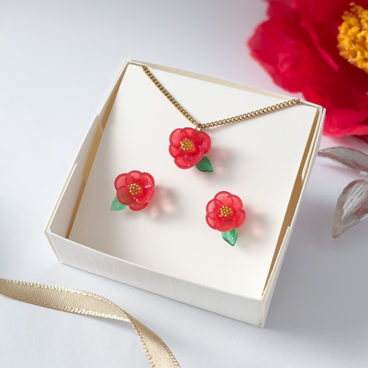 椿 ピアス イヤリング ノンホールピアス ネックレス セット 揺れる 一粒 赤 クリスマス お正月 冬 還暦 プレゼント