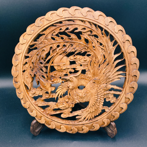 美品♦️透かし彫り装飾 高級 プレート♦️希少 ナンバー728♦️アンティーク♦️送料込 飛天鳳凰26.5㎝（鳳凰•雲) 参次元彫刻『雅』透かし彫 楠彫刻 ウォール