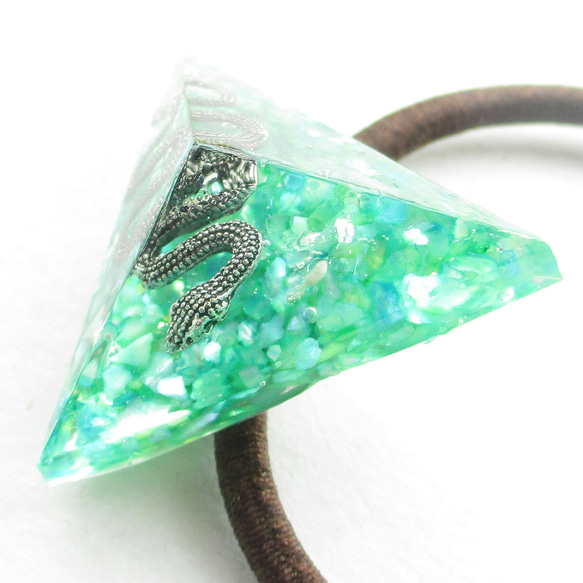 巳年の彼は、とってもクォーツで天真爛漫だけれど、そこが魅力的です♪(ぼぼ屋のヘアゴム)SH244 4枚目の画像