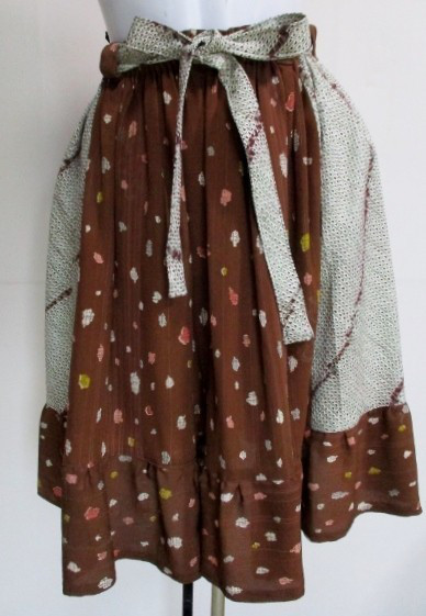 ８４３７　絞りと小紋の着物で作った膝丈スカート　＃送料無料