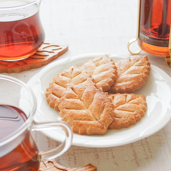 「抹茶サブレ＆葉っぱサブレ（L)」期間限定デザインボックス　お祝い、お礼に。当店１番人気のサブレです。 6枚目の画像