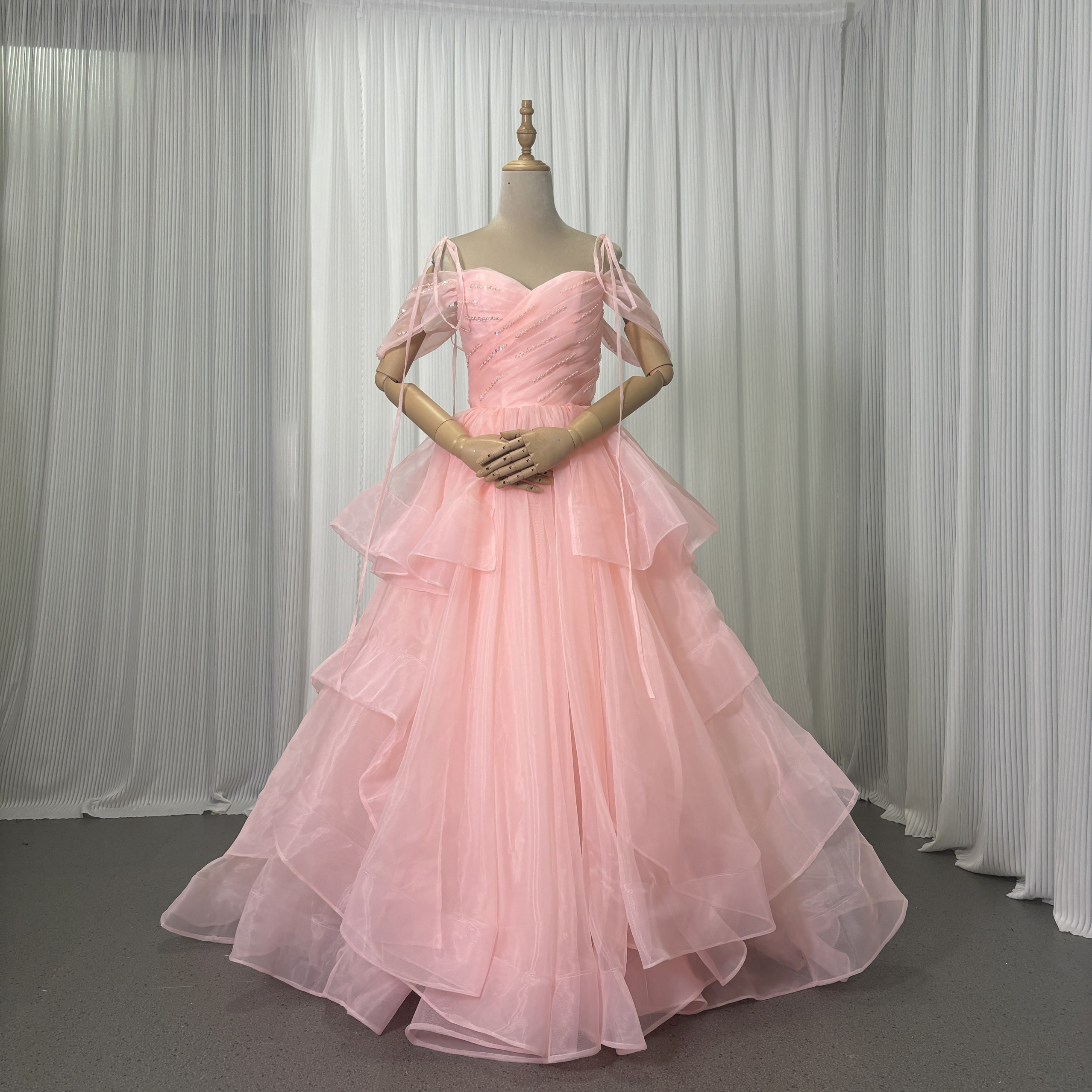 送料無料！カラードレス ピンク 編み上げ  キャミソール 上質オーガンジー  アシンメトリードレス 床付く 花嫁