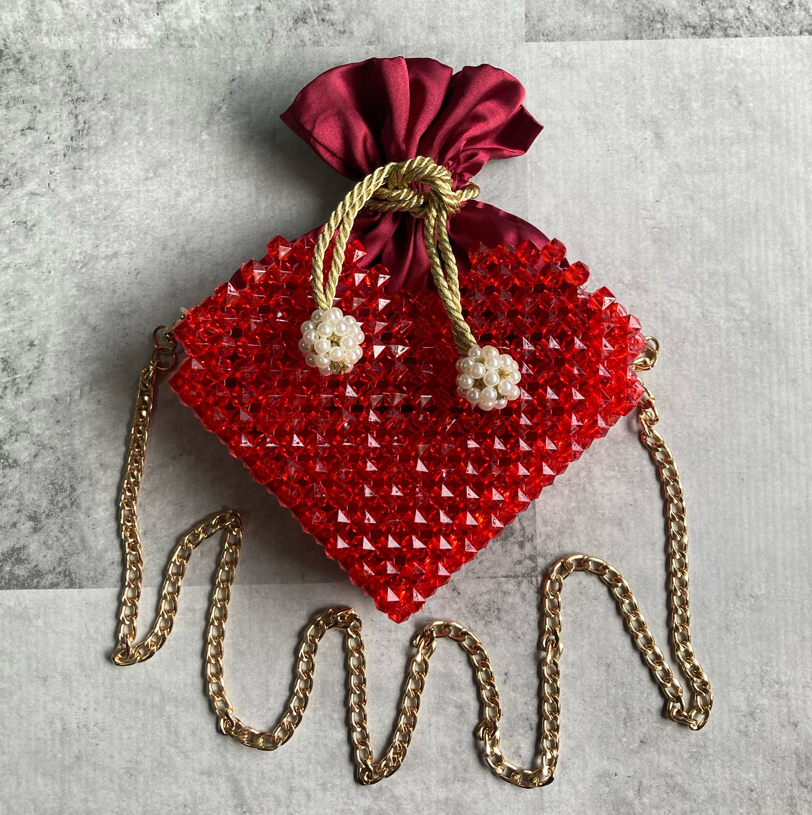 赤いハートのビーズバッグ