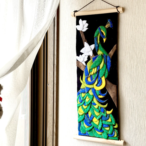 孔雀のタペストリー｜鮮やかな羽が魅せる華やぎインテリア その他