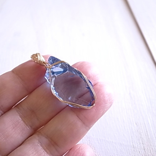 アンダラクリスタル エレスチャルサファイア ペンダントトップ 14kgf