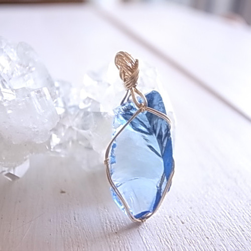 アンダラクリスタル エレスチャルサファイア ペンダントトップ 14kgf