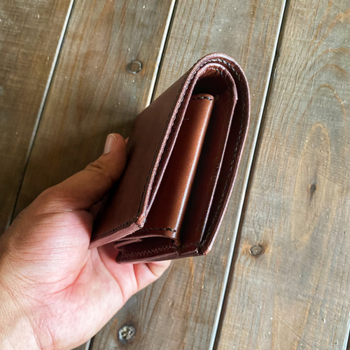 国産レザーを使用した焦茶の二つ折り財布 本革 手縫い 送料無料 一粒万倍日 国産レザーを使用した焦茶の二つ折り財布 二つ折り財布 HAKODATE