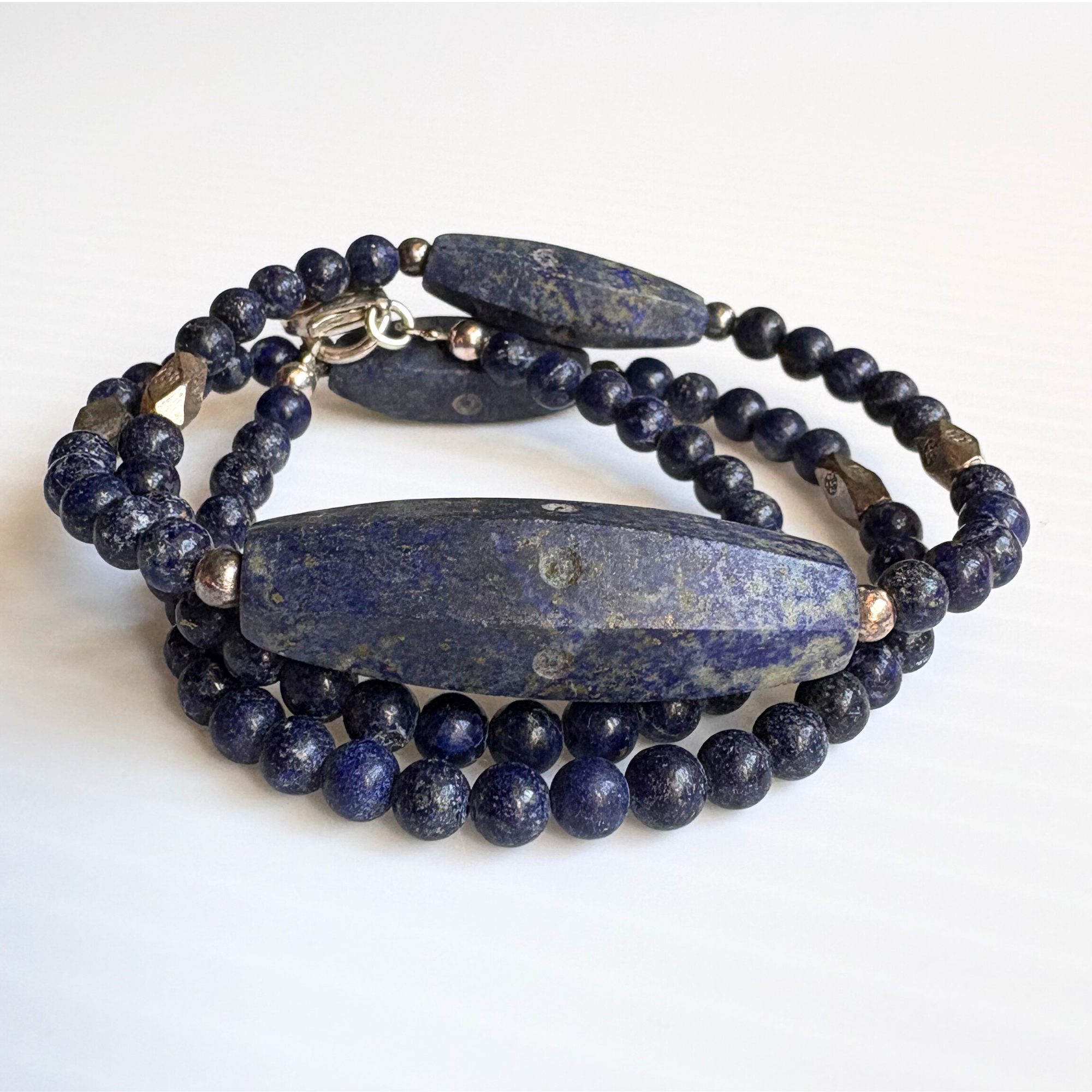 【D36】　《一点もの》深いブルーが輝く｜メソポタミア調ラピスラズリ×銀細工ネックレス　天然石　天然石ビーズ