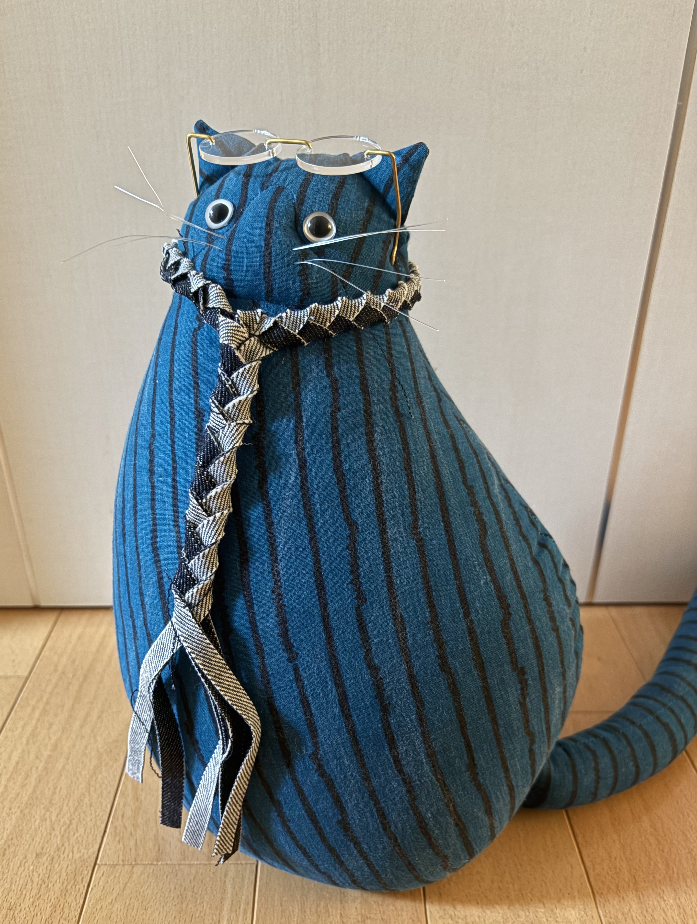 めがねをかけたねこ（スイカ）ぬいぐるみ