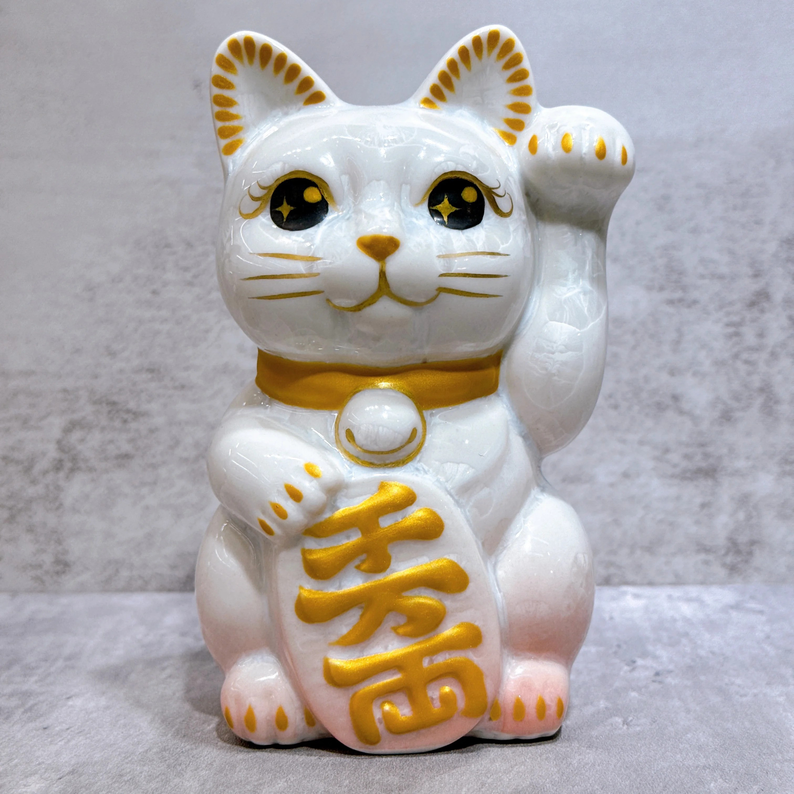 【清水焼 招き猫】 花結晶 白桃 1000万両 左