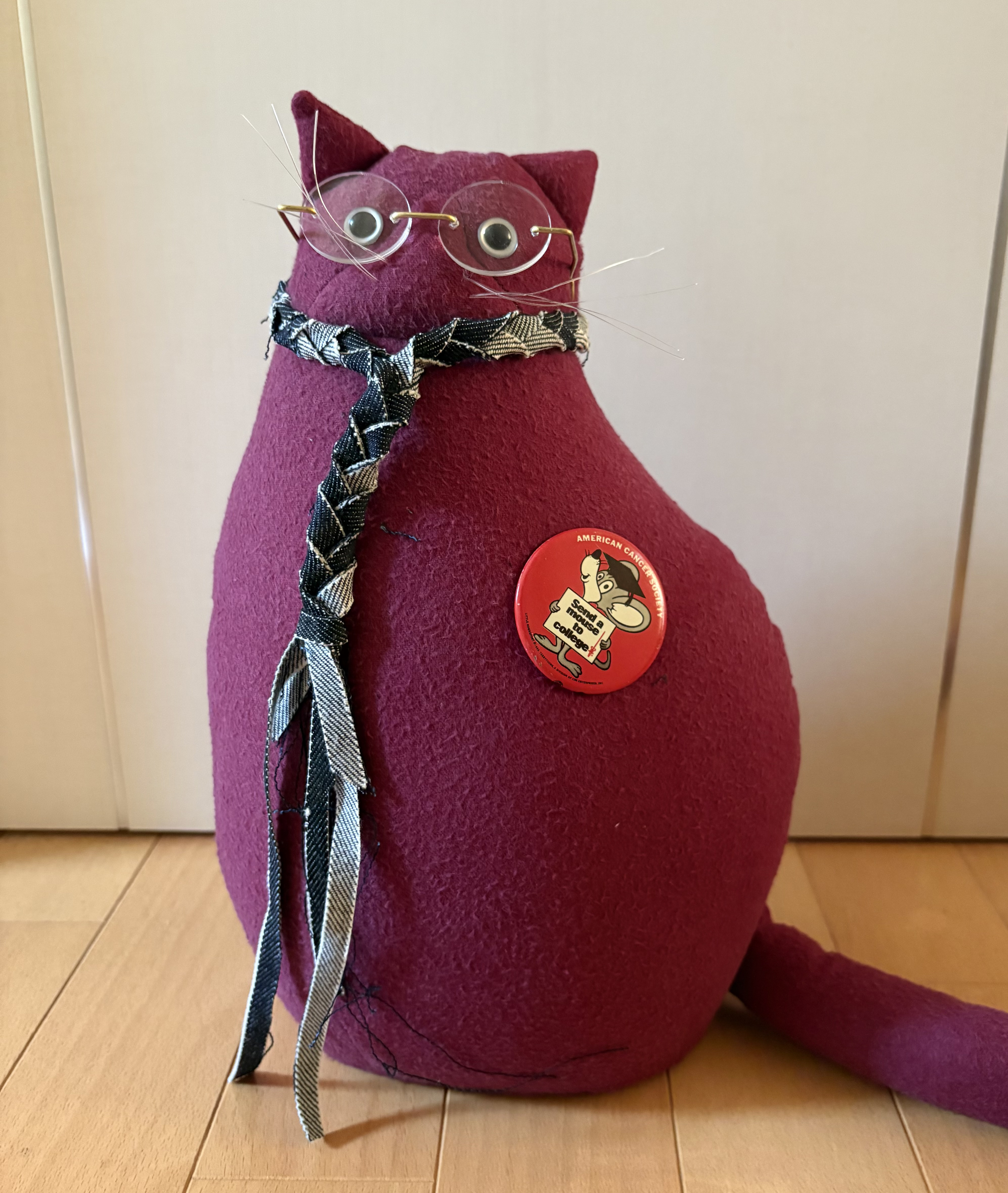 めがねをかけたねこ（ヴィンテージボルドー）