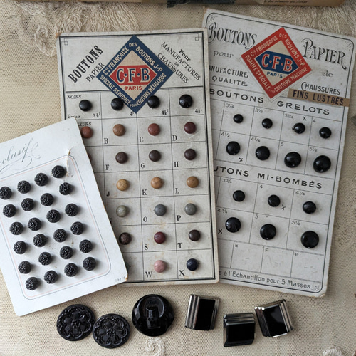 フランス 1900年前後 フレンチジェットボタン 花 27mm ボタン Mon