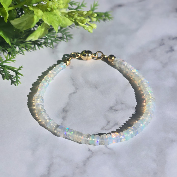 【再販×4】【10月誕生石】ギラギラ遊色のオパールのブレスレット　＼不器用さんでも安心、ストレスゼロのワンタッチ装着！／ 1枚目の画像