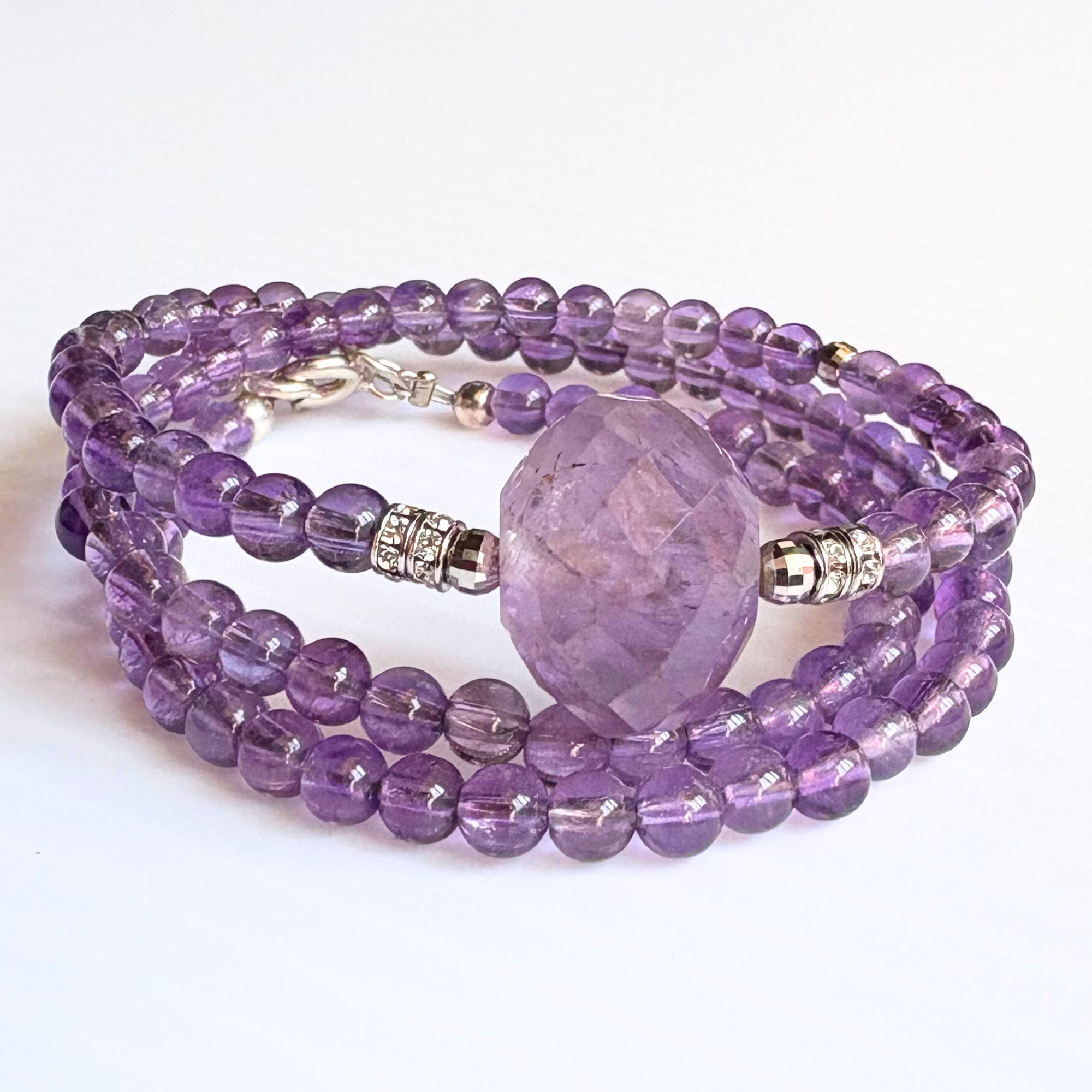 【D38】　輝くカットアメジストトップ×アメジストビーズのネックレス　天然石　天然石ビーズ