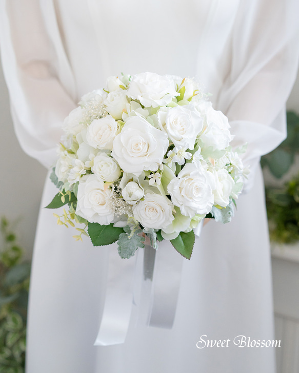 ホワイトバラのプリザーブドブーケ ローズカップ(ホワイト