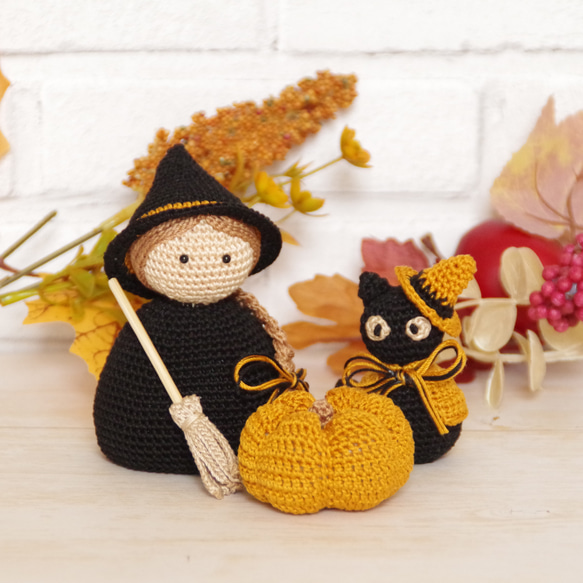 【yuj - süß line】魔女と黒猫とかぼちゃのあみぐるみ　ハロウィン　インテリア　季節の飾り物 3枚目の画像