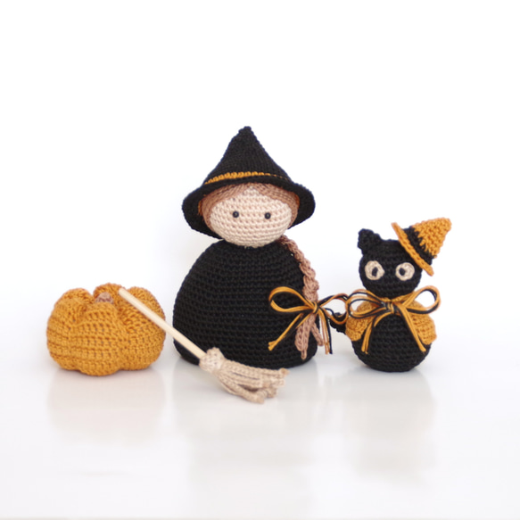【yuj - süß line】魔女と黒猫とかぼちゃのあみぐるみ　ハロウィン　インテリア　季節の飾り物 4枚目の画像