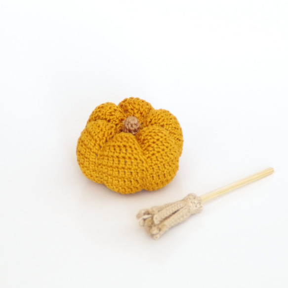 【yuj - süß line】魔女と黒猫とかぼちゃのあみぐるみ　ハロウィン　インテリア　季節の飾り物 13枚目の画像