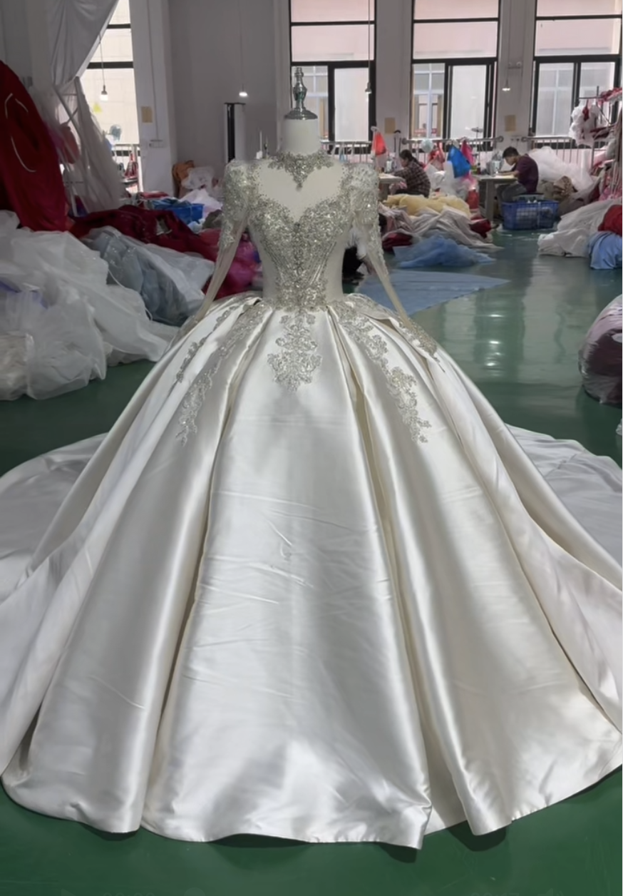 人気商品　イリュージョンネック　アクセリアー付き首飾り　長袖　ブライダル　高級サテン2026春婚秋婚編み上げトレーン花嫁