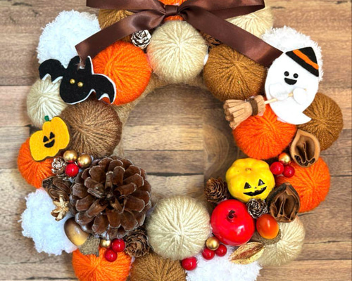 ＊かおりん＊ ☆ 掛軸☆ハンドメイド リース オーダー フェルト ハロウィンリース 壁掛け 毛糸玉リース フェルト ハンドメイド