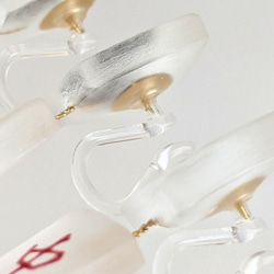 【ギフトにも✨】ミニ麻雀牌のイヤリング／ピアス (透明すりガラス風) 6枚目の画像