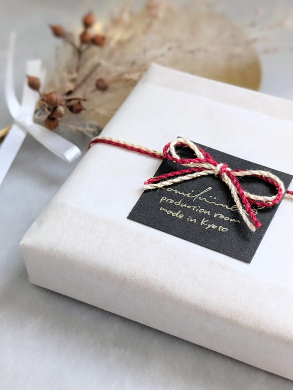 【ギフトにも✨】ミニ麻雀牌のイヤリング／ピアス (透明すりガラス風) 13枚目の画像