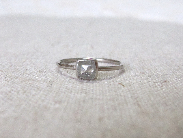 スクエアグレーソルト＆ペッパーダイヤモンド K18WG リング